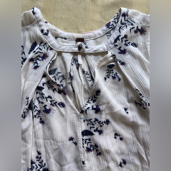 Free People Swing white Blue Floral Tunic Tank Size Small - Picture 7 of 9